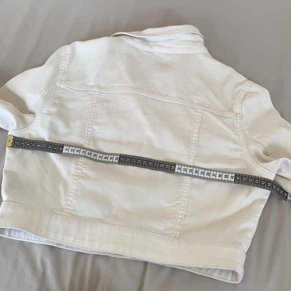 ✨2 for $25 White denim crop jacket | S - Picture 3 of 7